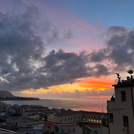 Window On The Sunset Apartment Чефалу Екстериор снимка